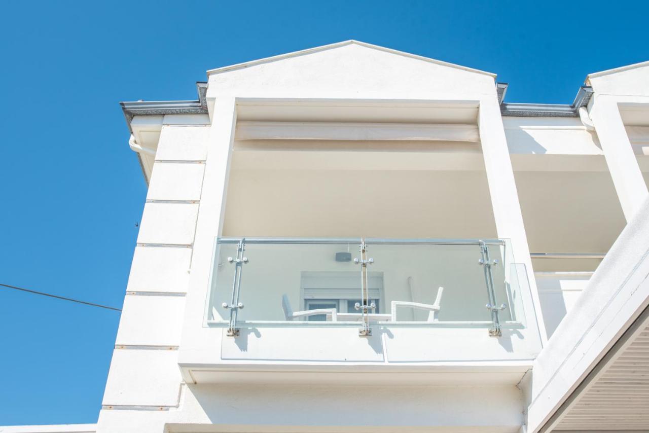 Vertigo Seaside Apartments Nikiti  Dış mekan fotoğraf